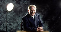 Fig. 4: Lancaster Dodd (Philip Seymour Hoffman) i sin bedste Orson Welles-positur.