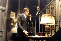 Fig. 7: Gérard Depardieu taler i telefon med sin kone, som han er rejst fra for karrierens skyld.