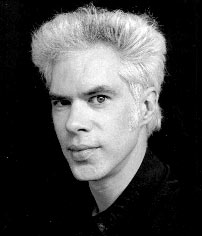 Fig. 1: Jim Jarmusch er med sit karakteristiske hvide hår nem at genkende. Næsten alle hans film er samlet på danske dvd’er, der på omslaget lægger vægt på Jarmuschs auteurstatus, idet han kaldes en ”ultracool rockpersonlighed”.