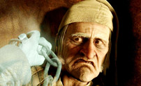 Fig. 4-5. Efter William Shakespeare er Charles Dickens den forfatter som har dannet grundlag for flest adaptationer. A Christmas Carol, senest filmatiseret i 2009 med Jim Carrey, er den mest populære, med rundt regnet 66 adaptationer. Sådanne klassiske ”fornuftsægteskaber” imellem film og bøger – hvor bogen bruges til at sælge filmen, og filmen til at relancere bogen – er grundlag for megen debat og offentlig furore, men er ofte formålstjenlige for både instruktøren og forfatteren.