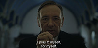 Fig. 11: Som var der tale om en moderne Shakespeare-tragedie, så adresserer han  os direkte, i en tankevækkende og undertiden gribende monolog. Frank Underwood  (Kevin Spacey) fra Netflix-serien House  of Cards er en tidstypisk antihelt, men han og Netflix repræsenterer et  uheldigt blindpunkt Brett Martins bog.