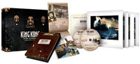 Fig. 12. Tie-in-produkter og tertiære tekster. Peter Jacksons ”Production Diaries” til King Kong udkom før filmen, som et led i promoveringen, udvidede tilskuerens forståelse af filmens univers, og blev siden en del af ekstramaterialet til en ny DVD-box.