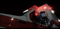 Fig. 15: Ambulancen set i ekstremt frøperspektiv.