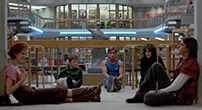 Fig. 1: Alle de centrale karakterer – og størstedelen af de væsentligste temaer og budskaber i The Breakfast Club rummes i den scene, hvorfra dette frame graber taget.