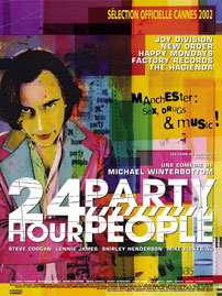 Fig. 2: Det postmoderne og fragmenterede udtryk i 24 Hour Party People (Michael Winterbottom, 2002) afspejles i den originale plakat, hvor insideren Tony Wilson kigger direkte ud på os med et drillende og djævelsk glimt i øjet.