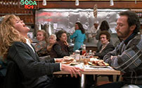 Fig. 7: I sin narrative struktur låner Titanic fra den klassiske romcom, som vi kender den fra filmen When Harry Met Sally (1989). Strukturelt ligner Titanic altså den romantiske komedie, men i sit sørgelige, patetiske udtryk låner den fra melodramaet, der traditionel opfattes som en moderne afløser for tragedien.