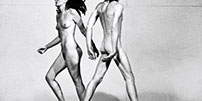Fig. 2: Abramović  og Ulay i en tidlig performance, hvor de løber forbi hinanden og ind i  hinanden, indtil smerten eskalerer. Et studie i kønnenes kamp; alt det, mand og  kvinde gør mod hinanden?