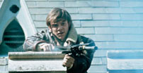 Fig. 2: De fleste der har set Lindsay Andersons If.... husker det afsluttende billede af Malcolm McDowell, der skyder vildt omkring sig. McDowell var egentlig for gammel til rollen som Mick Travis, men han fik overbevist Anderson om, at han var den unge skuespiller, der bedst af alle inkarnerede Travis' anarkistiske oprør mod det etablerede samfund.