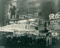 Fig.1. The Jazz Singer (1927) regnes ofte som den første egentlige lydfilm. Men som en part-talkie – primært bestående af diegetisk musik og sang – var denne film næppe revolutionerende i nogen æstetisk forstand.