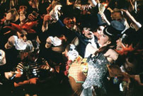 Fig. 8: ”Come and get me, boys”. Moulin Rouge tematiserer myten om kvinden som objekt for mandens blik.